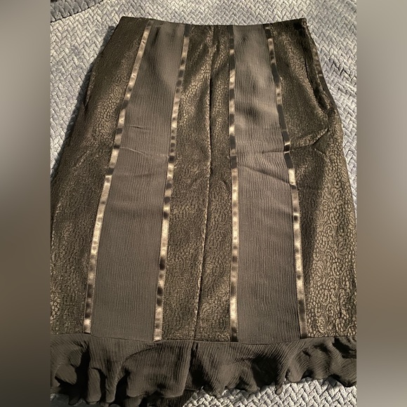 Express black silk and lace midi pencil skirt size 3/4 NWT - Picture 3 of 4